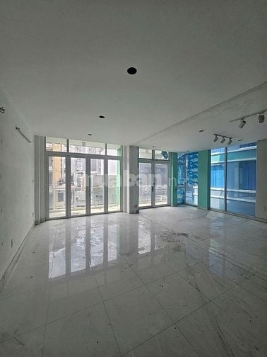 CHO THUÊ MBKD- VĂN PHÒNG 110-220M2 GIÁP QUẬN 1