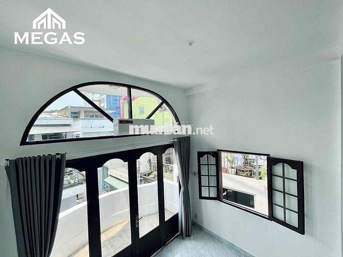 CHO THUÊ CĂN DUPLEX CỬA SỔ LỚN , 47m2 - NGAY CƯ XÁ ĐÔ THÀNH QUẬN 3