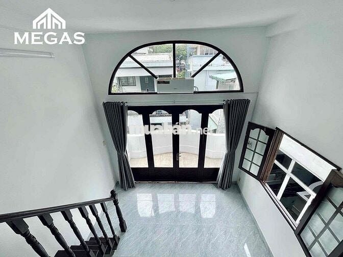 CHO THUÊ CĂN DUPLEX CỬA SỔ LỚN , 47m2 - NGAY CƯ XÁ ĐÔ THÀNH QUẬN 3