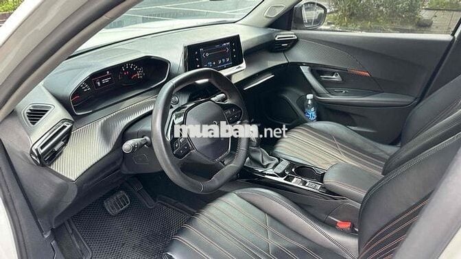Peugeot 3008 2021 Allure - 13000 km