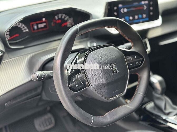 Peugeot 3008 2021 Allure - 13000 km