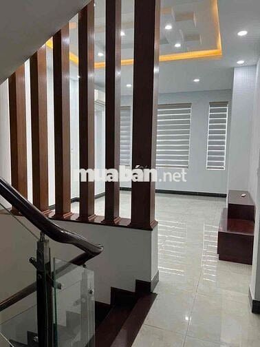 Nhà Mới Đẹp Mặt Tiền Lý Thường Kiệt , DT: 4 x18m, 3lầu 5PN 4WC