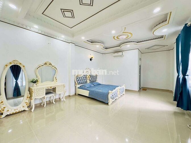 Nhà mới măt tiền dt khủng ( nhà 3 lầu + xưởng) ful nôi thất cao câp