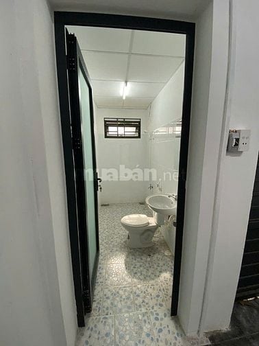 Cho thuê nguyên căn nhà mặt tiền đường Âu Cơ, Tp HCM