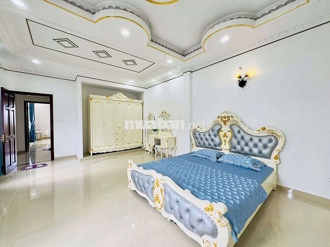 Nhà mới măt tiền dt khủng ( nhà 3 lầu + xưởng) ful nôi thất cao câp