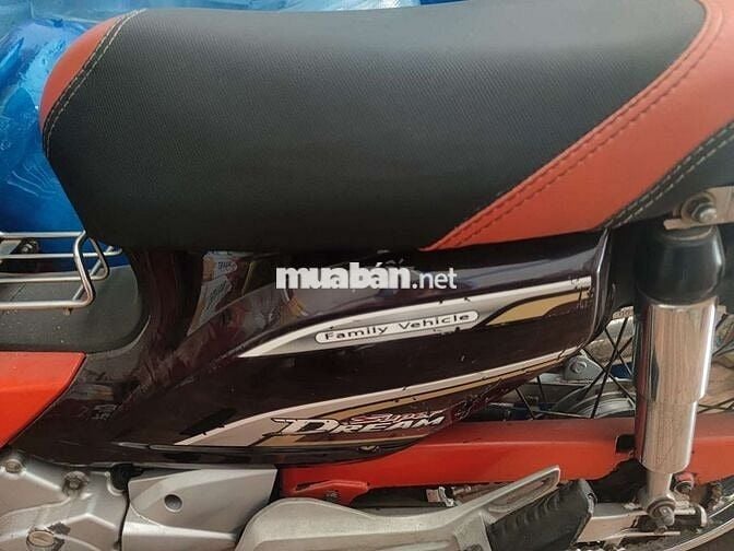 Xe máy Honda Super Dream màu đỏ