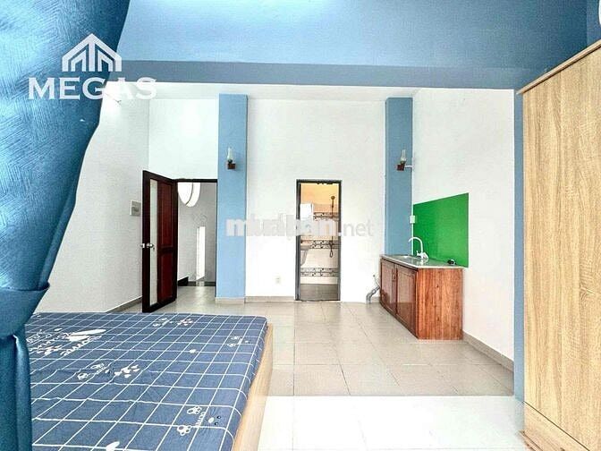 Phòng Đối diện Nhà Máy Bia Lê Văn Khương. Ban Công _ Đầy Đủ Tiện Nghi