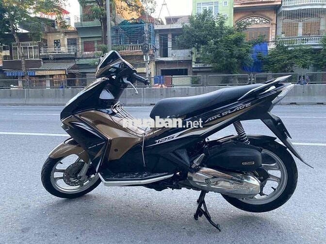 Honda airblade chính chủ zin cả xe đẹp mê ly