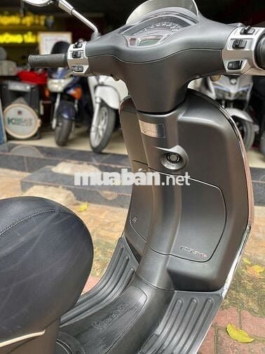 Xe máy Piaggio Vespa Sprint màu xám
