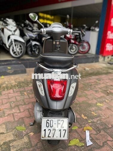 Xe máy Piaggio Vespa Sprint màu xám