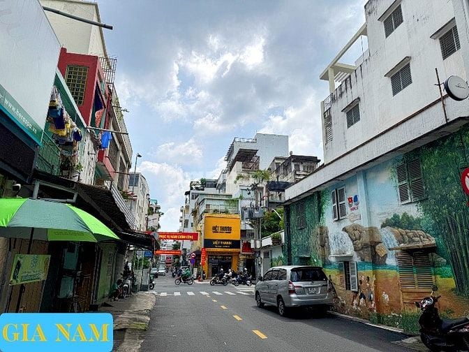 BÁN NHÀ MẶT TIỀN : 3 TRẦN MINH QUYỀN - P. 10 - Q. 10 - TPHCM