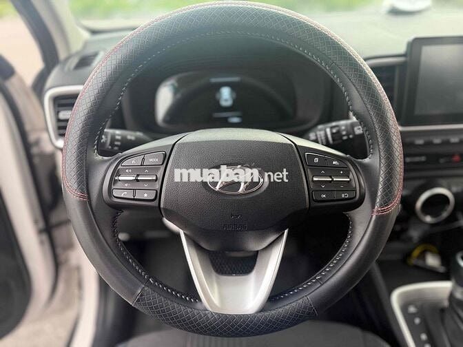 Hyundai Venue 2024 - 11000 km