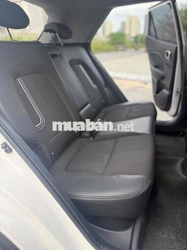 Hyundai Venue 2024 - 11000 km