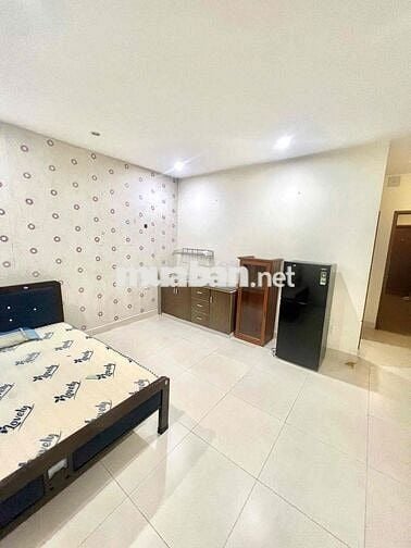 Phòng trọ full nội thất. 45m2. mặt tiền đường Phạm Hùng nối dài.