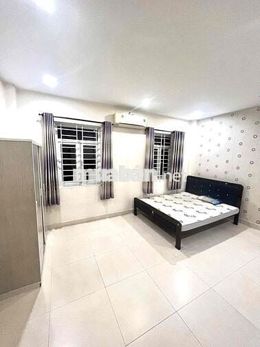 Phòng trọ full nội thất. 45m2. mặt tiền đường Phạm Hùng nối dài.