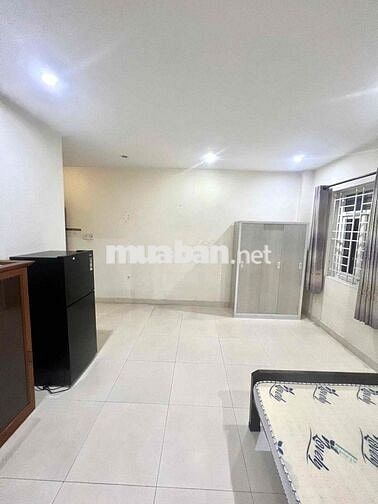 Phòng trọ full nội thất. 45m2. mặt tiền đường Phạm Hùng nối dài.