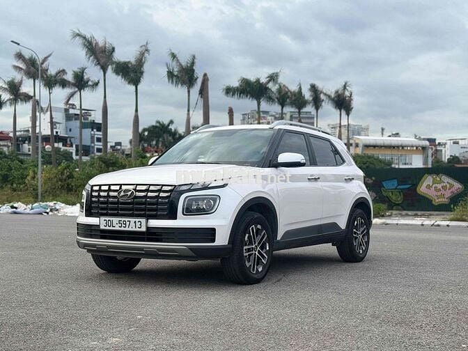 Hyundai Venue 2024 - 11000 km