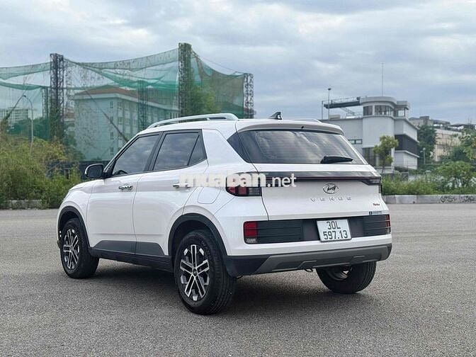 Hyundai Venue 2024 - 11000 km