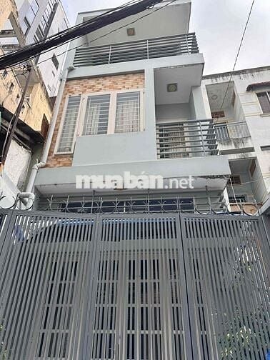 Nhà 52m2, 3 tầng đúc 3PN, hẻm xe hơi, Quận 1 Trần Quang Khải, gần mt
