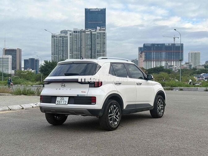 Hyundai Venue 2024 - 11000 km