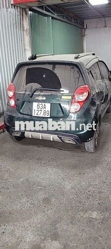Ô tô Chevrolet 2014 số sàn màu xanh lá cây
