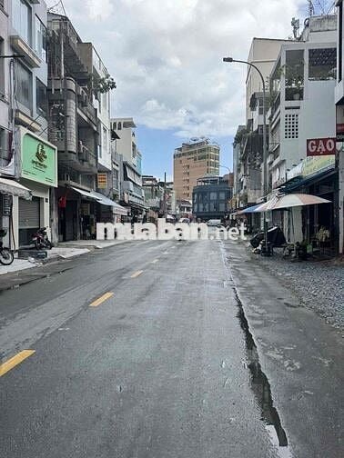 Nhà 52m2, 3 tầng đúc 3PN, hẻm xe hơi, Quận 1 Trần Quang Khải, gần mt