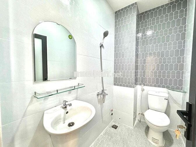 STUDIO BAN CÔNG CỬA SỔ THOÁNG SIÊU ĐẸP MỚI NGUYÊN RỘNG RÃI THOÁNG
