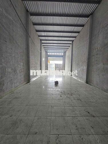 Cho thuê kho Giá 7tr/th DT: 150m² (5m × 30m) Trần cao, 3fa, xây dựng k