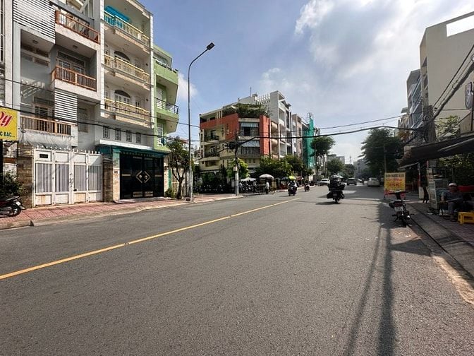 Bán nhà 2MT Chợ Lớn, 4 x 18m, 3.5 tấm, 15 tỷ.  (Tín Hưng)