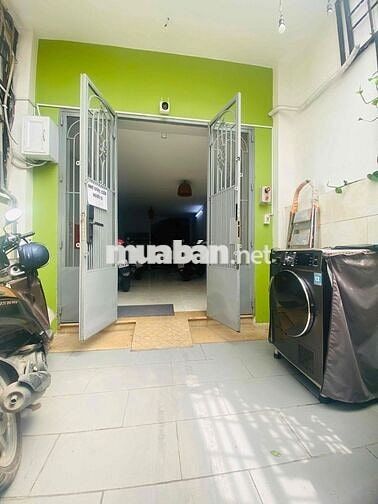 Phòng trọ 18m2 đường Cô Giang, Quận 1 đủ nội thất