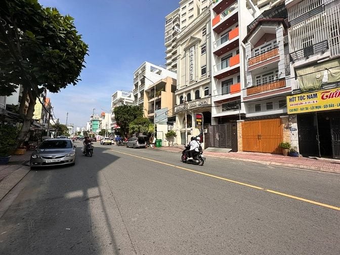 Bán nhà 2MT Chợ Lớn, 4 x 18m, 3.5 tấm, 15 tỷ.  (Tín Hưng)