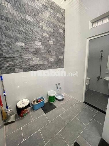 Nhà Mới Hẻm 5M Nguyễn Sơn. DT:4 X 14 Trệt 2lau 4PN 3WC 4May lanh