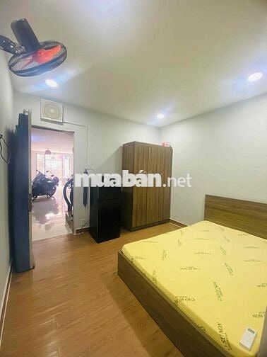 Phòng trọ 18m2 đường Cô Giang, Quận 1 đủ nội thất