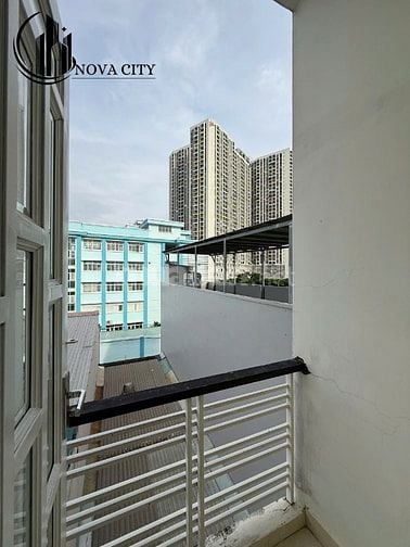 Cho thuê phòng trọ full nội thất, có ban công đường Bùi Minh Trực, Quậ
