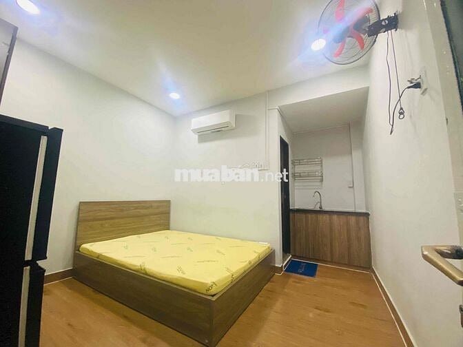 Phòng trọ 18m2 đường Cô Giang, Quận 1 đủ nội thất