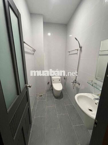 Nhà Mới Hẻm 5M Nguyễn Sơn. DT:4 X 14 Trệt 2lau 4PN 3WC 4May lanh