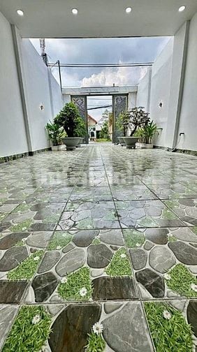 Bán nhà 2 tầng - Dt 175m2 Mặt tiền Trần Văn Mười