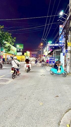 Bán nhà 2 tầng - Dt 175m2 Mặt tiền Trần Văn Mười