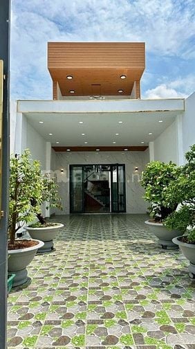 Bán nhà 2 tầng - Dt 175m2 Mặt tiền Trần Văn Mười
