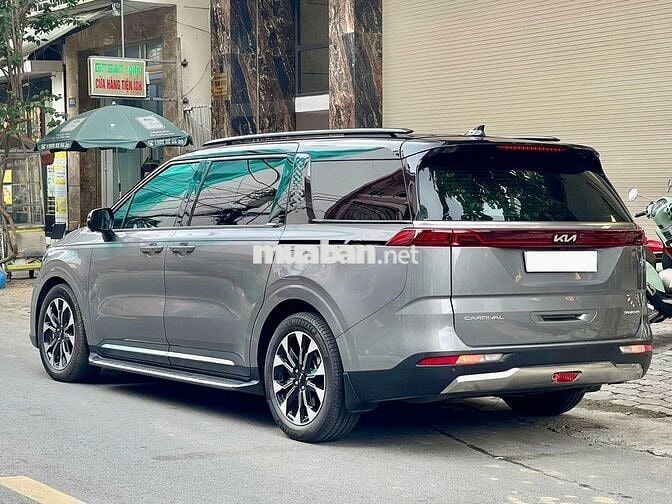Kia Carnival 2.2D Signature 2024 - Chỉ 8000km