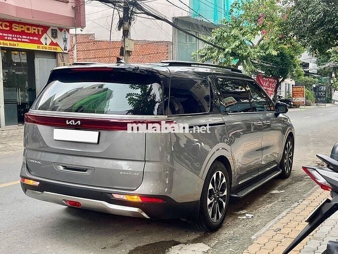 Kia Carnival 2.2D Signature 2024 - Chỉ 8000km