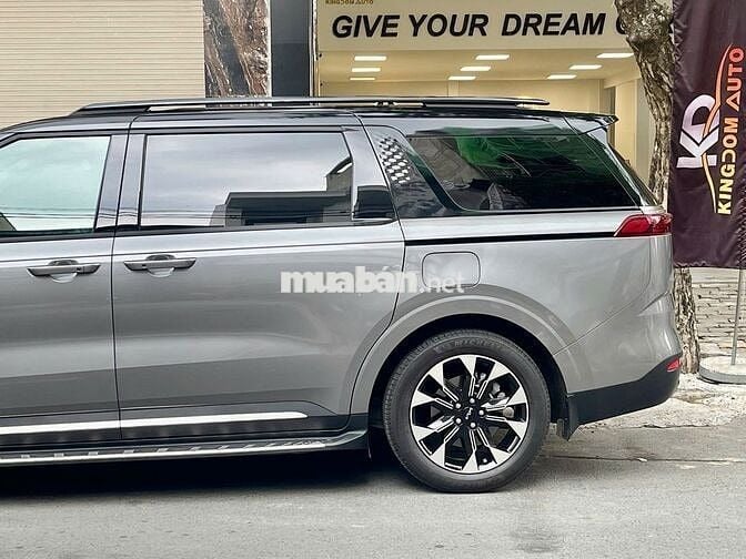 Kia Carnival 2.2D Signature 2024 - Chỉ 8000km