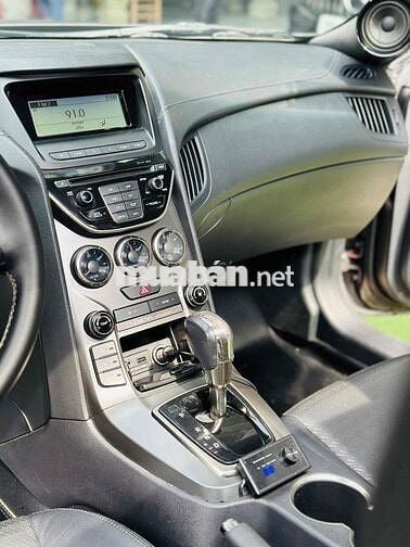 Hyundai Genesis Coupe model 2013
