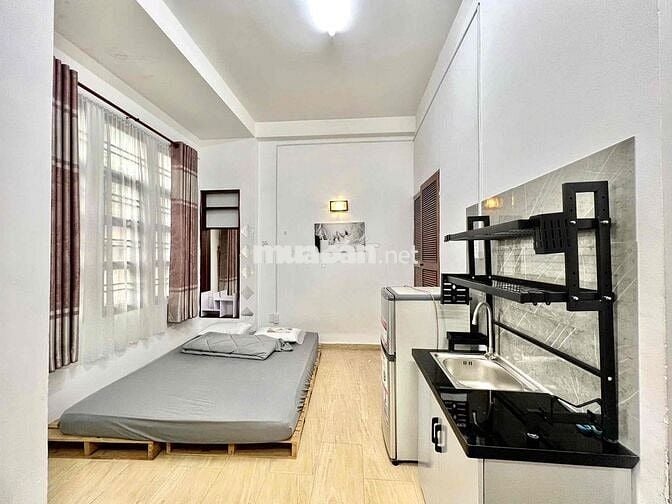 Căn Hộ Bancol Máy Giặt Riêng Full NT Rộng 27m2 Ngay Vòng Xoay Dân Chủ