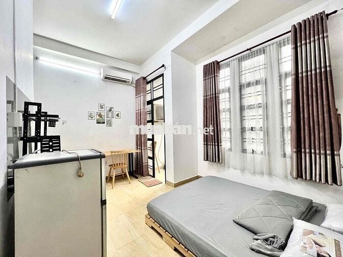 Căn Hộ Bancol Máy Giặt Riêng Full NT Rộng 27m2 Ngay Vòng Xoay Dân Chủ