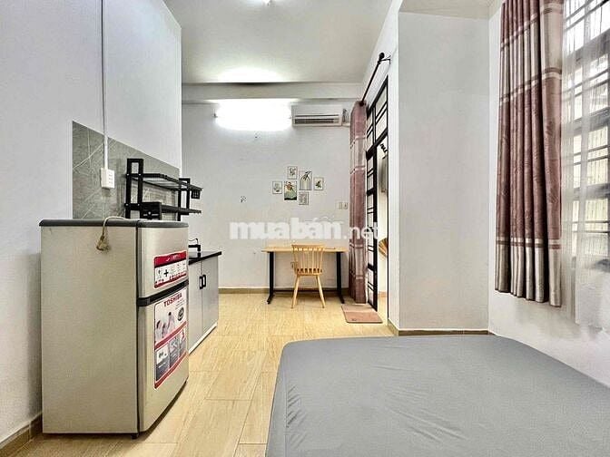 Căn Hộ Bancol Máy Giặt Riêng Full NT Rộng 27m2 Ngay Vòng Xoay Dân Chủ