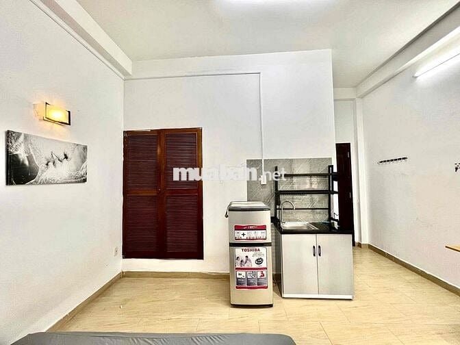Căn Hộ Bancol Máy Giặt Riêng Full NT Rộng 27m2 Ngay Vòng Xoay Dân Chủ