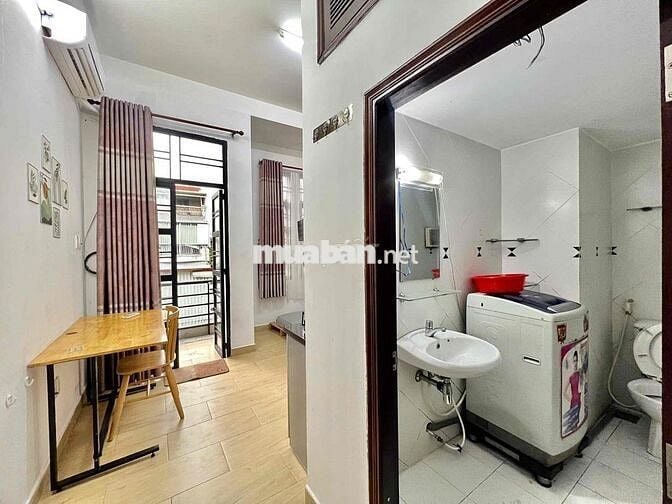 Căn Hộ Bancol Máy Giặt Riêng Full NT Rộng 27m2 Ngay Vòng Xoay Dân Chủ