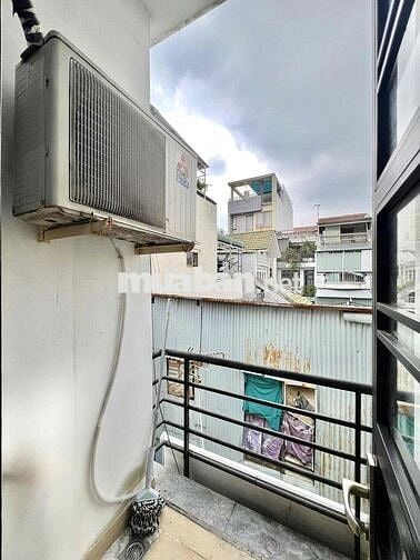 Căn Hộ Bancol Máy Giặt Riêng Full NT Rộng 27m2 Ngay Vòng Xoay Dân Chủ