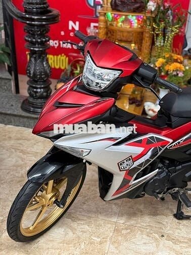 Xe máy Yamaha Exciter 150 màu Đỏ Đen Bạc bao êm